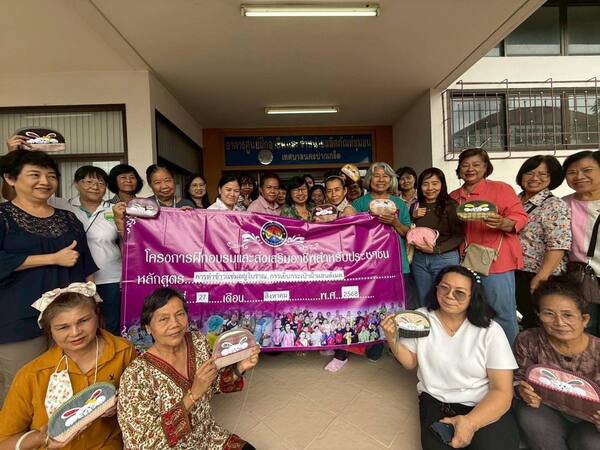 นครปากเกร็ด จัดอบรมการทำข้าวแช่มอญโบราณ และการทำกระเป๋าผ้าแฮนด์เมด