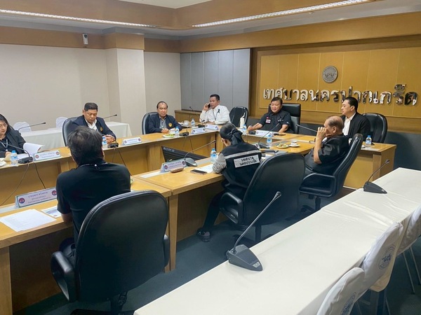 เทศบาลนครปากเกร็ด ประชุมติดตามสถานการณ์น้ำ พร้อมวางมาตรการป้องกันอุทกภัย